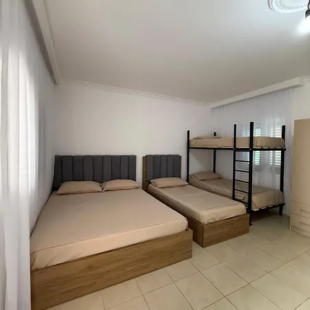 Erik House Velipoje